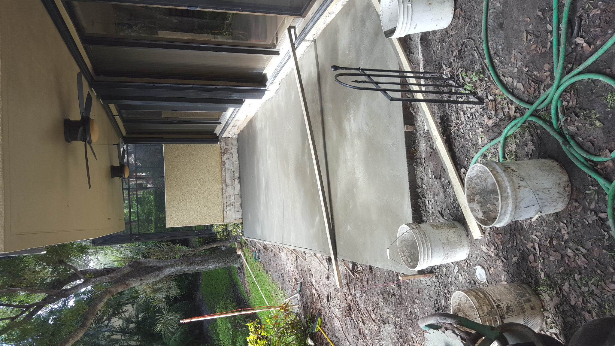 Poured-concrete-Louis-B Poured-concrete-Louis-B